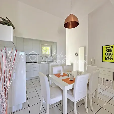 107 - Quadrilocale Al Primo Piano Al Taunus, Spazioso E Ben Arredato, Con Spiaggia Inclusa * Marcelli